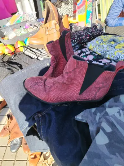 Botines de cuero rojo estilo serpiente - miniatura 2