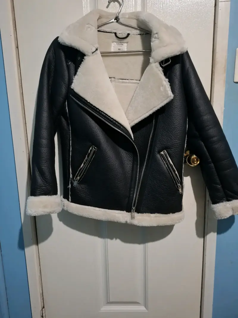 Chaqueta de cuero sintético con forro de lana - 2