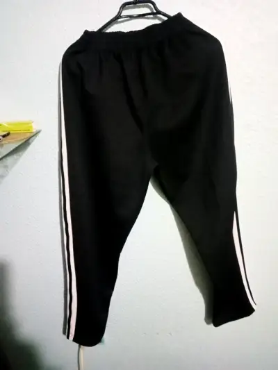 Chaqueta deportiva Adidas negra y blanca - miniatura 2