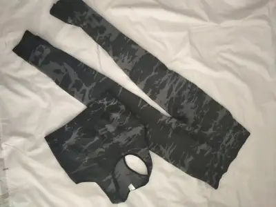 Conjunto deportivo camuflado para mujer - miniatura 1