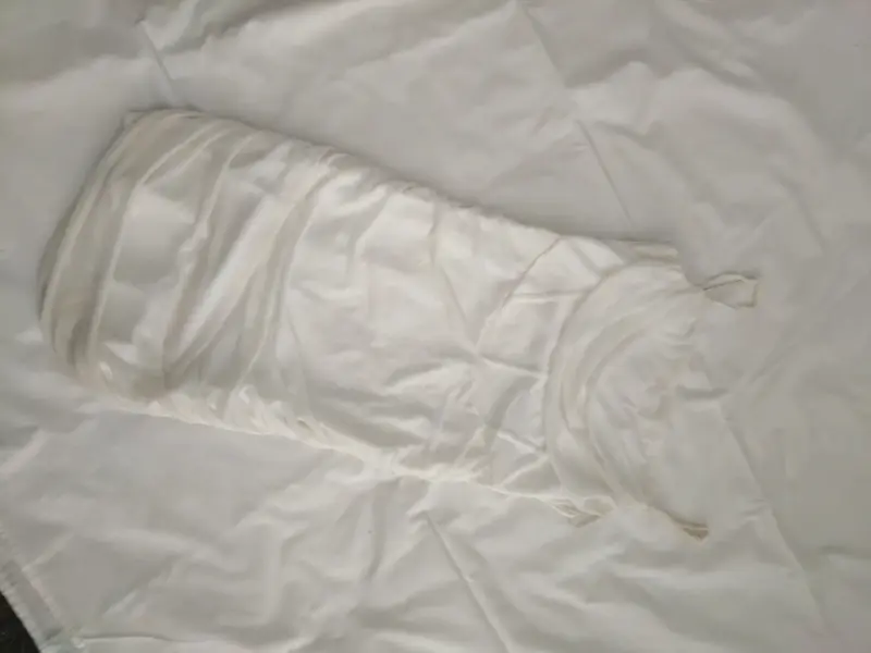 Vestido blanco de tirantes elegante - 1