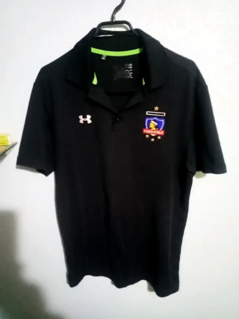 Polera polo negra Colo-Colo Under Armour