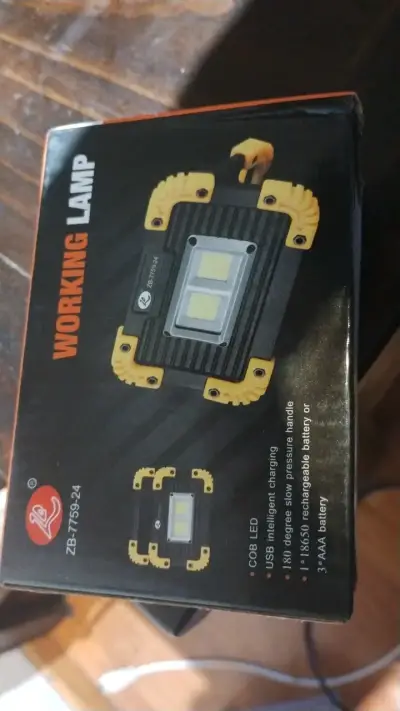Lote linterna, lámpara y luz  LED recargable - miniatura 1