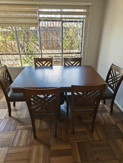Juego de comedor de madera para 6 personas - miniatura 1