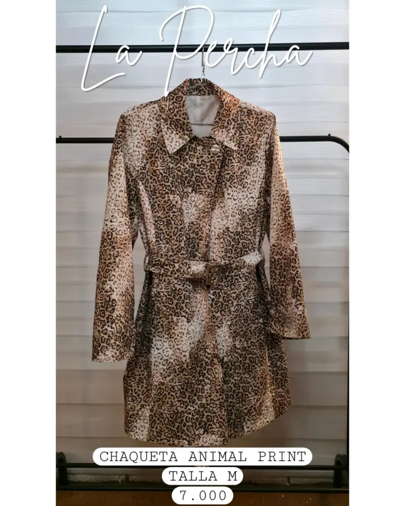 Chaqueta animal print con cinturón talla M