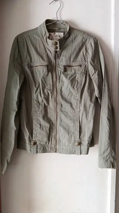 Chaqueta verde militar con cierre y bolsillos - miniatura 1