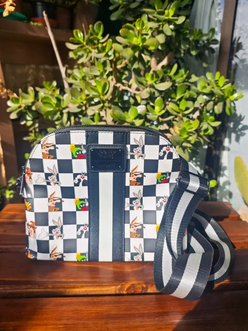 Cartera Loungefly edición Looney Tunes