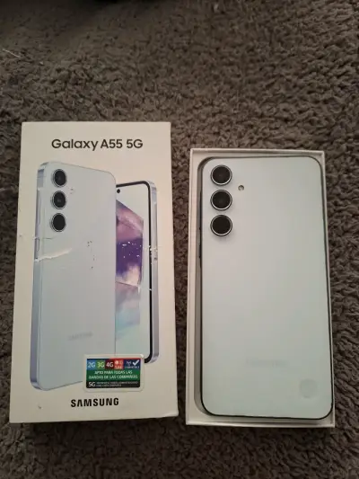 Samsung Galaxy A55 5G blanco en buen estado - miniatura 1