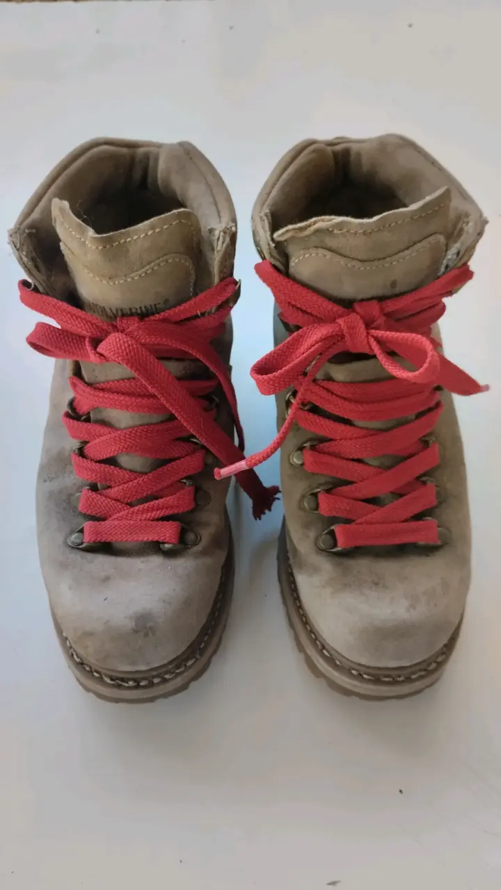 Botas de montaña Wolverine con cordones rojos - 3