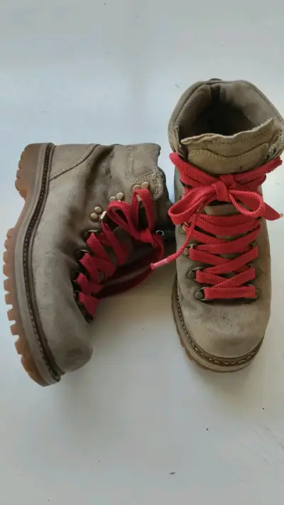 Botas de montaña Wolverine con cordones rojos - miniatura 4