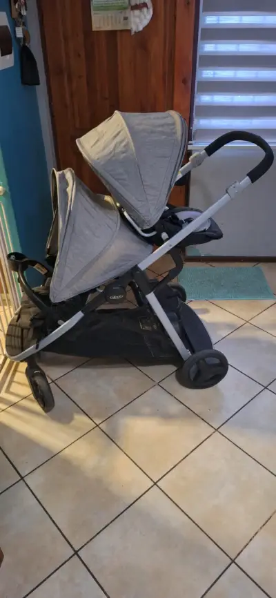 Coche doble Graco gris en buen estado - miniatura 1