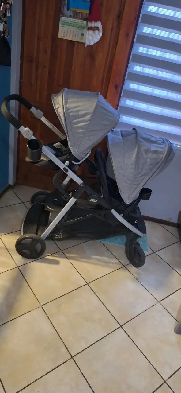 Coche doble Graco gris en buen estado - 2