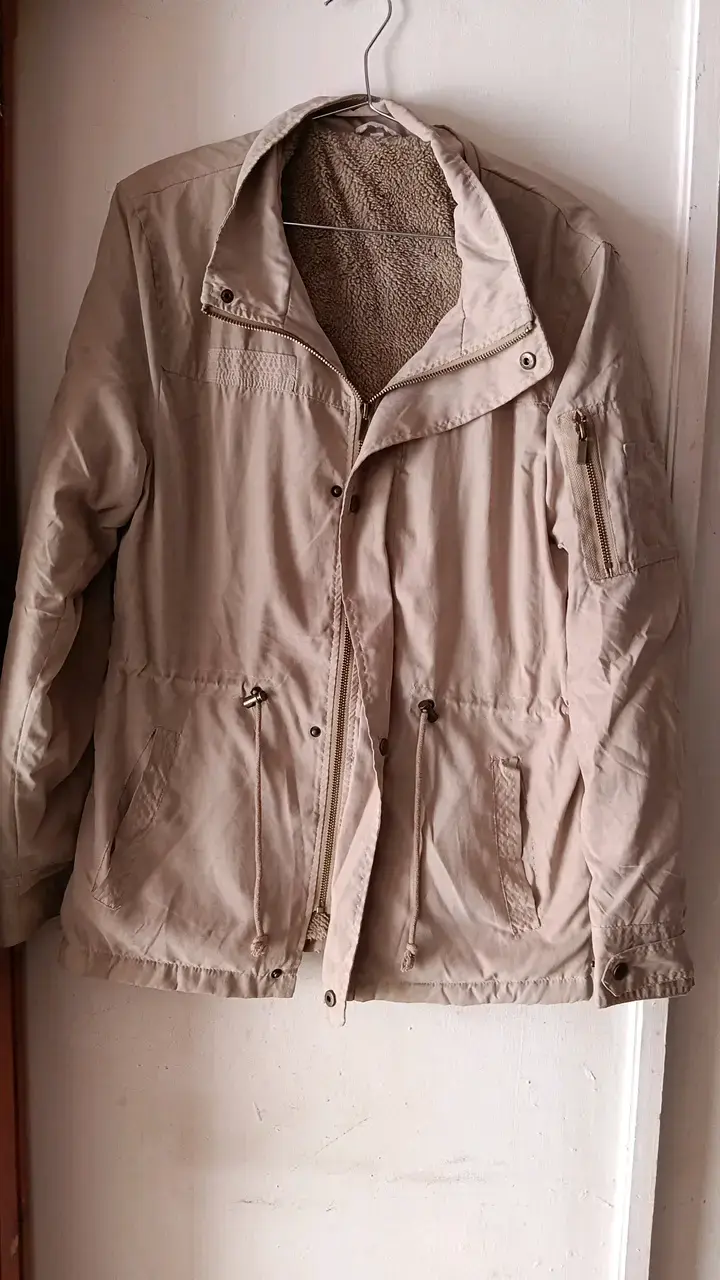 Chaqueta beige con forro polar