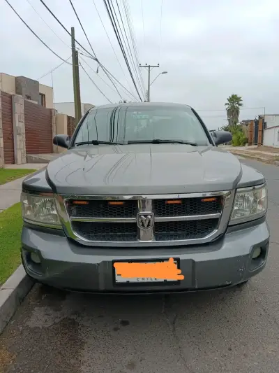 Camioneta Dodge Dakota gris en buen estado - miniatura 2