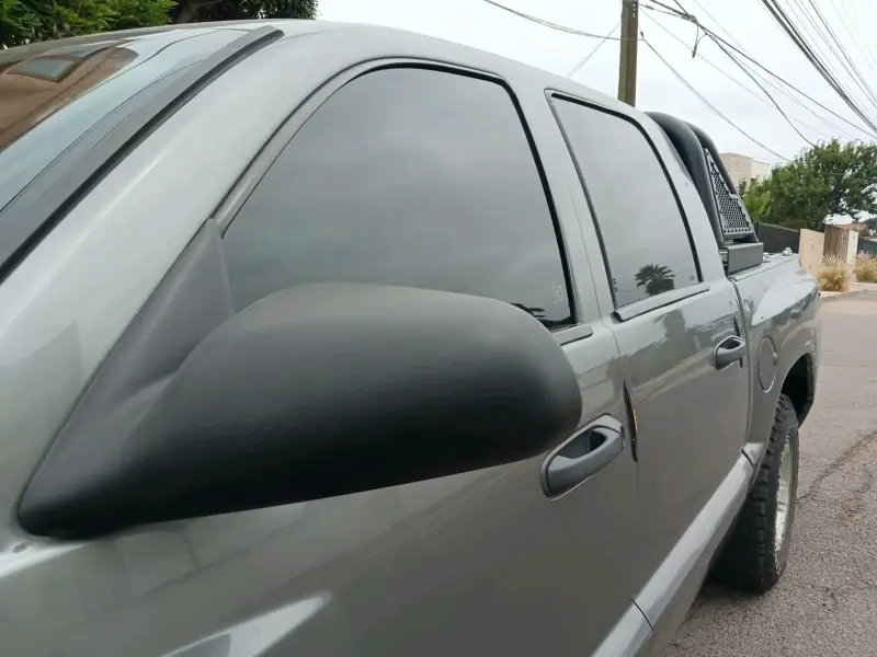 Camioneta Dodge Dakota gris en buen estado - 5
