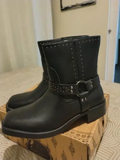 Botines negros de cuero con tachas - miniatura 1