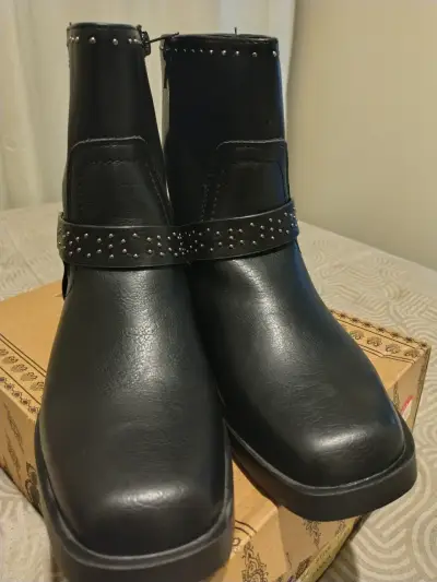 Botines negros de cuero con tachas - miniatura 2