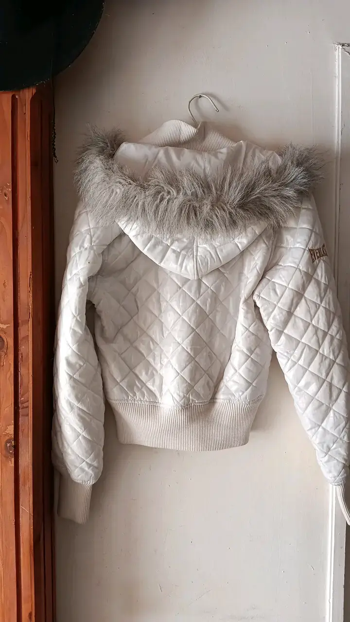 Chaqueta acolchada blanca Everlast con capucha - 2