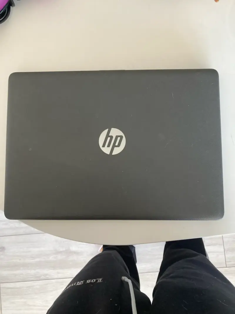 Laptop HP en buen estado - 1