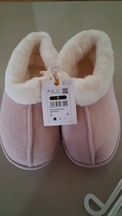 Pantuflas rosadas con forro de felpa - miniatura 1