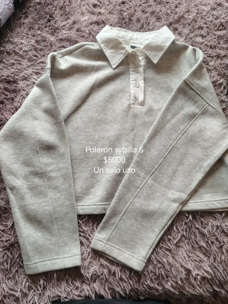 Polerón gris con cuello blanco Sybilla