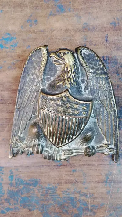 Placa decorativa de águila en bronce - miniatura 1