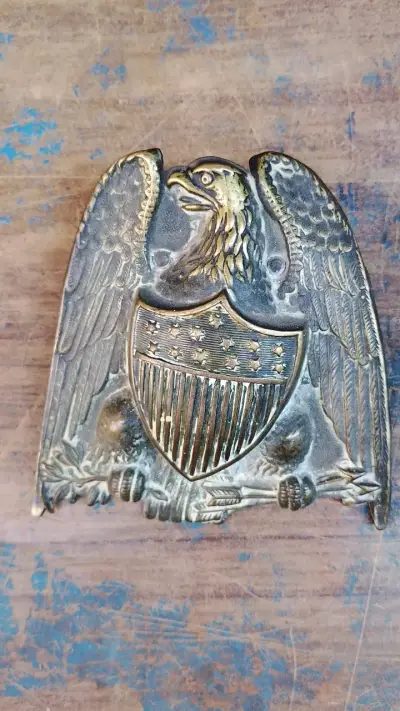 Placa decorativa de águila en bronce - miniatura 2