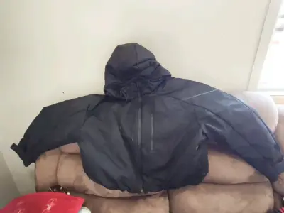 Chaqueta zara negra con capucha para invierno - miniatura 3