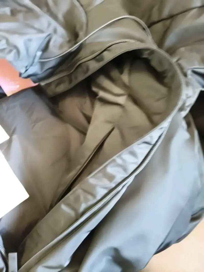 Chaqueta zara negra con capucha para invierno - 4