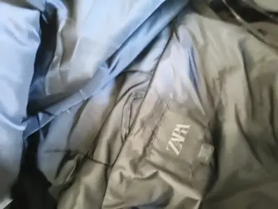Chaqueta zara negra con capucha para invierno - miniatura 6