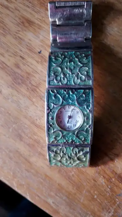 Reloj pulsera vintage con diseño floral - miniatura 1