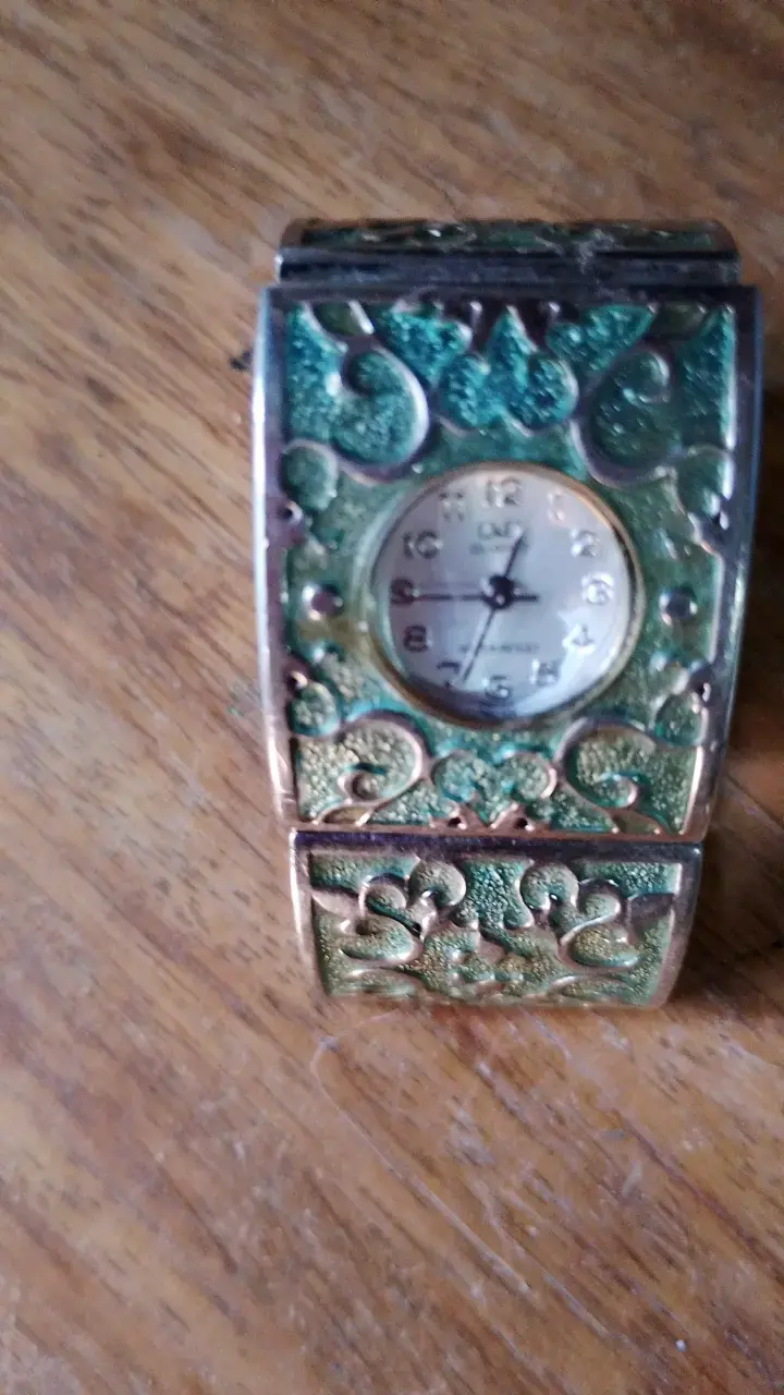 Reloj pulsera vintage con diseño floral - 2