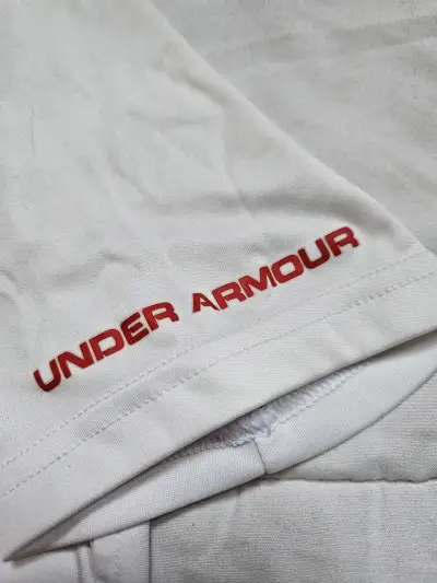 Polera deportiva Under Armour blanca y roja - miniatura 3