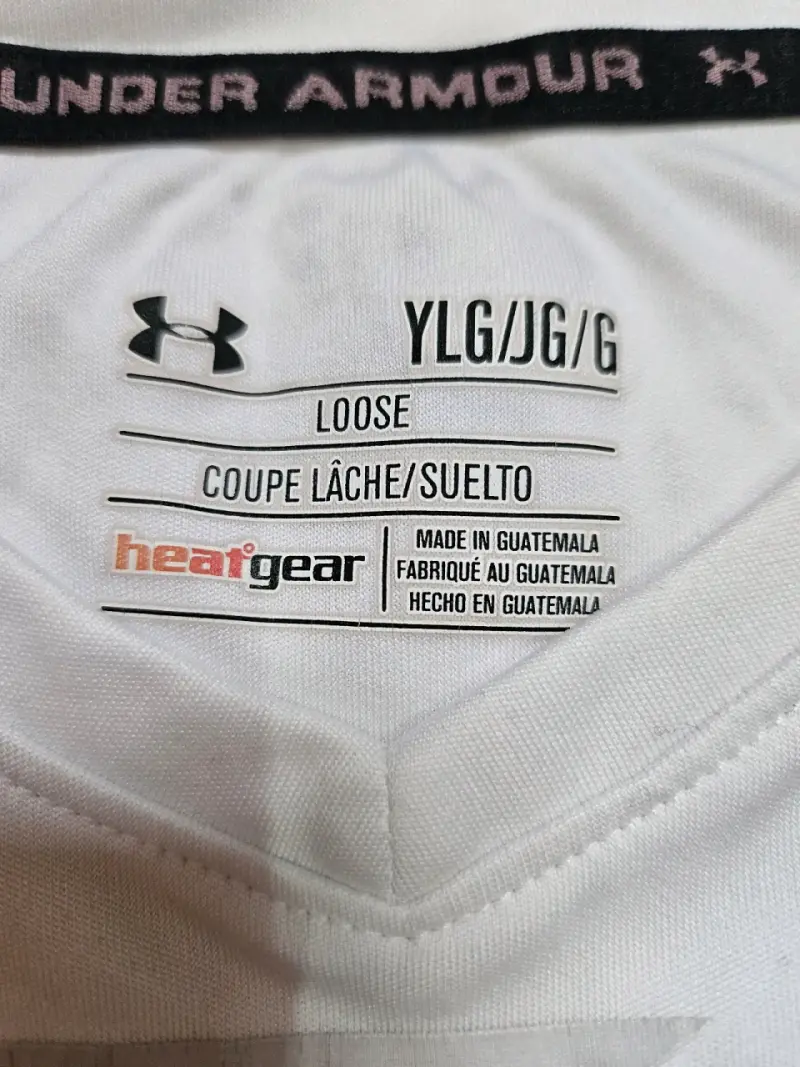 Polera deportiva Under Armour blanca y roja - 4