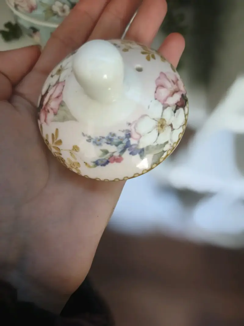 Tetera y taza floral de porcelana - 4