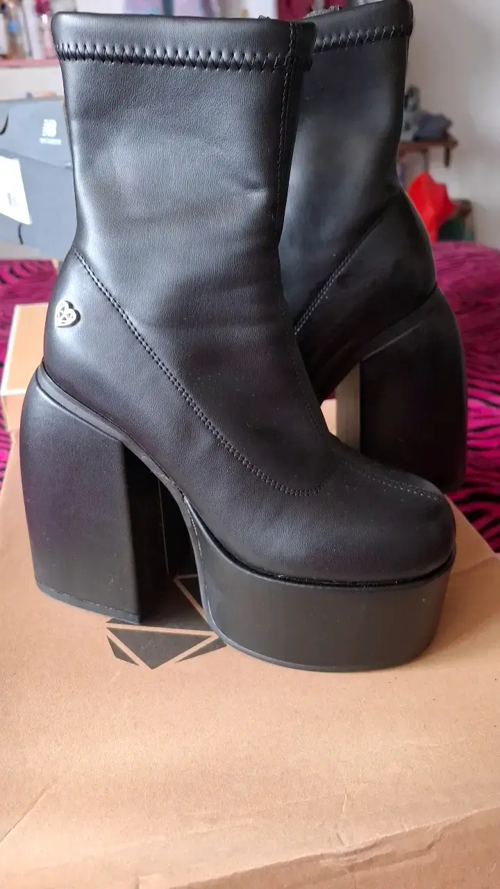 Botines de plataforma negros de cuero c/moran