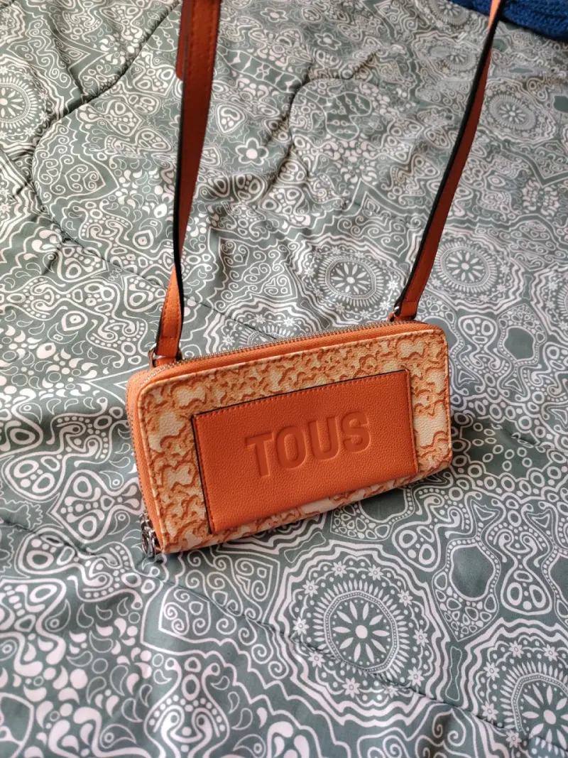 Cartera Tous coral con diseño elegante - 2