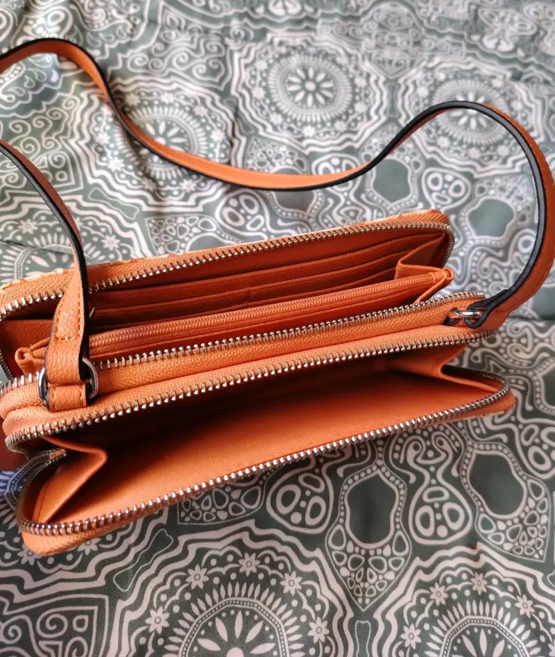 Cartera Tous coral con diseño elegante - 3