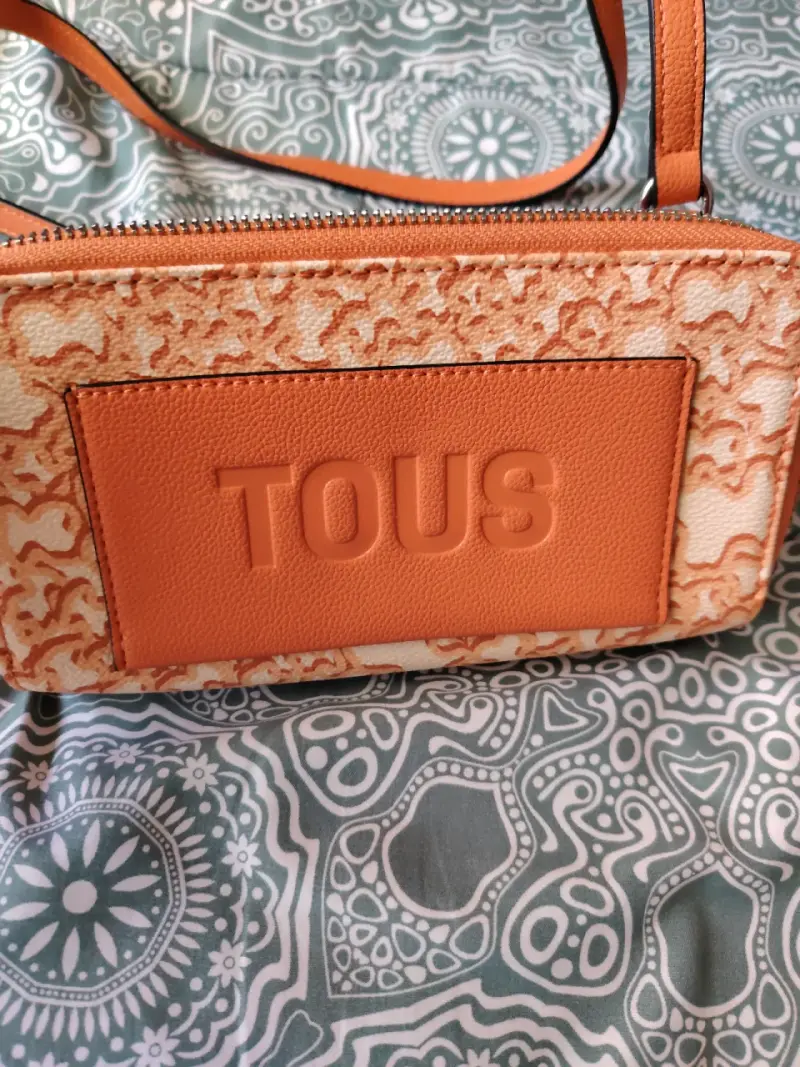 Cartera Tous coral con diseño elegante - 5