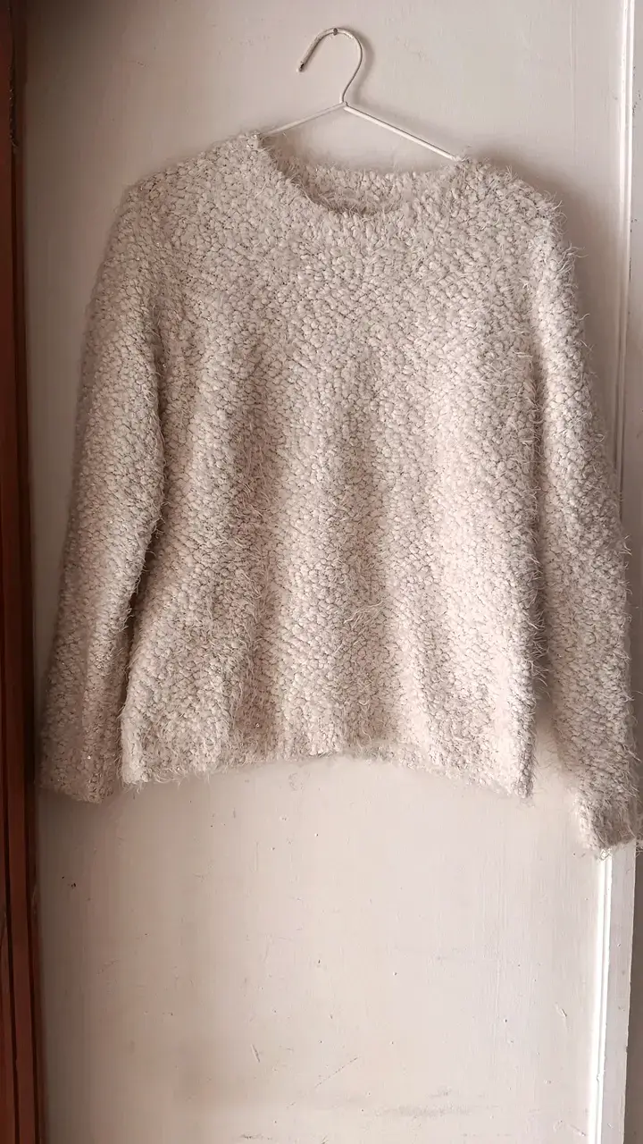 Suéter de lana beige suave