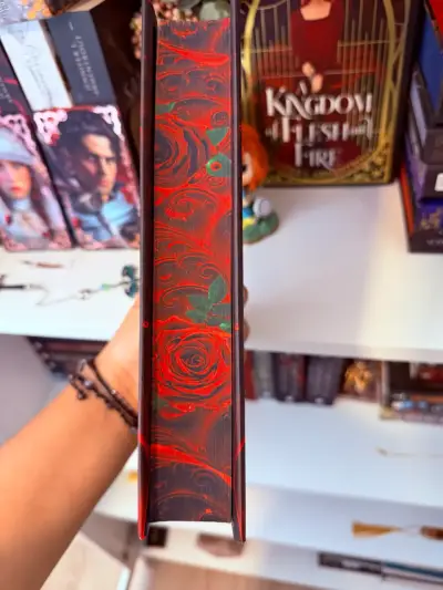 Libro 'Rojo de Sangre y Ataduras' - miniatura 2