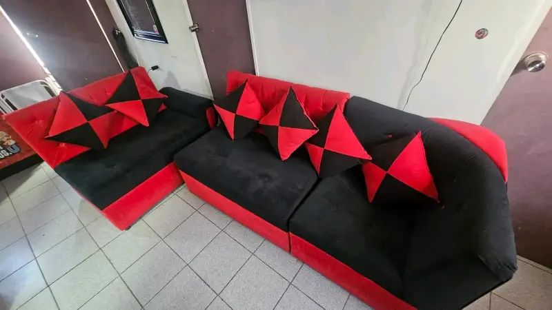 Juego de sofás modernos rojo y negro - 1