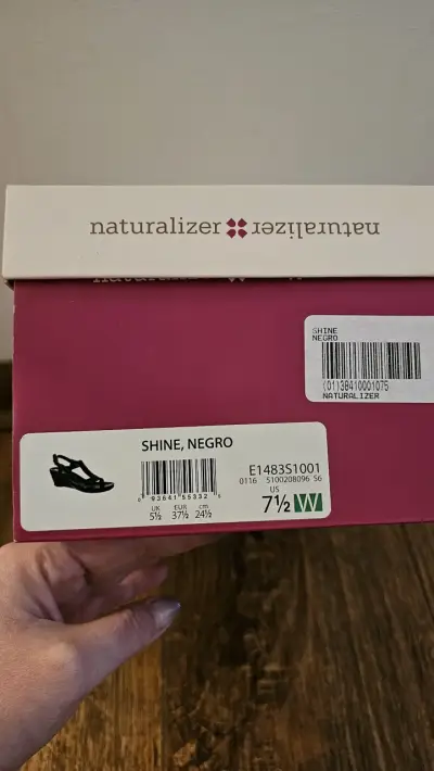 Sandalias negras Naturalizer con tacón cómodo - miniatura 3