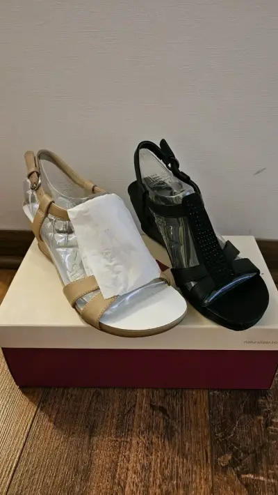 Sandalias beige con plataforma Naturalizer - miniatura 2