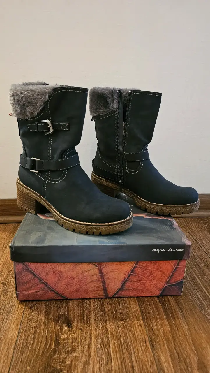 Botas negras con forro de piel sintética - 1