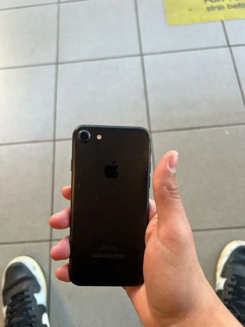 iPhone 7 negro en buen estado - 2