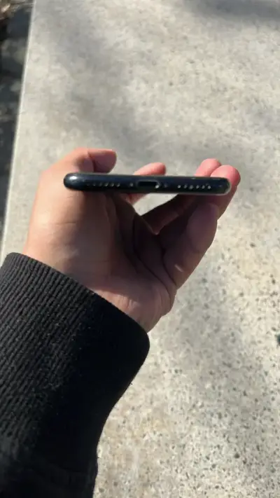 iPhone 7 negro en buen estado - miniatura 3