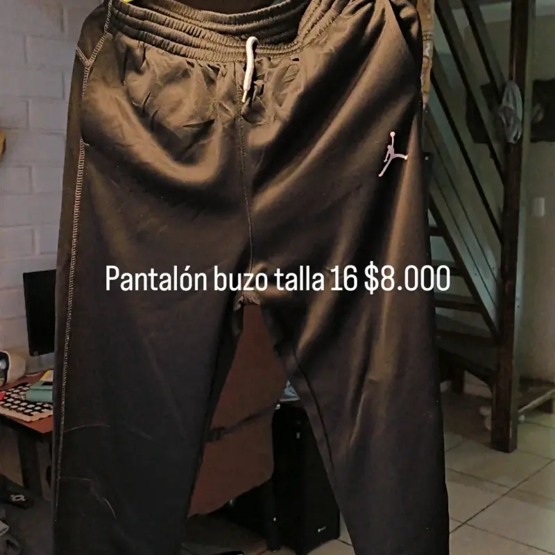 Pantalón buzo negro talla 16