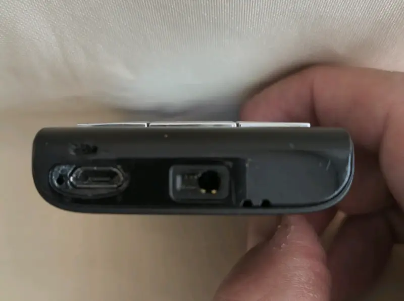 Celular Sony Ericsson Xperia con cargador original - 4