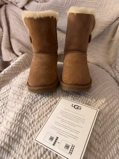 Botas Bottons UGG ORIGINALES - miniatura 1